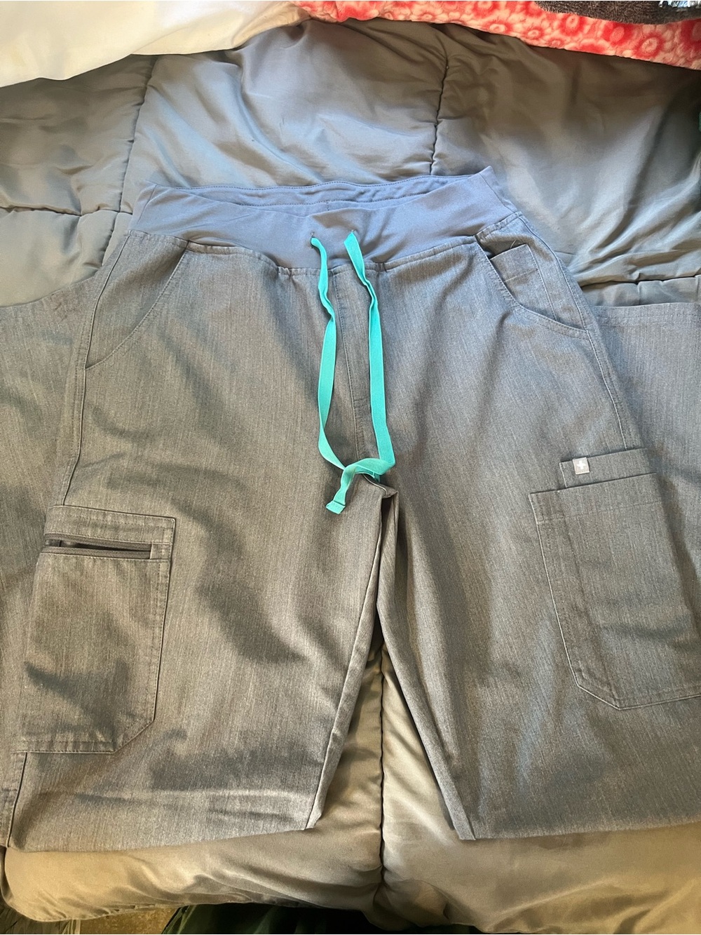 Figs M/Tall Yola High Waisted Gray Drawstring Cargo Scrub Pants with Teal Tie